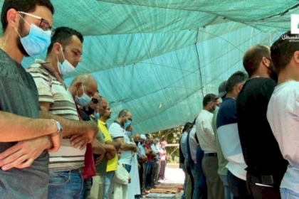 مقدسيون يؤدون "الجمعة" في خيمة اعتصام ببلدة سلوان رفضا لسياسة هدم المنازل