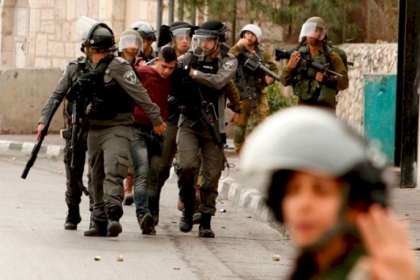 شؤون الأسرى: رصد اعتداء الاحتلال بالضرب على أربعة فتية أثناء اعتقالهم