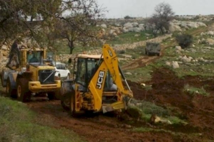 نابلس: مستوطنون يقومون بأعمال توسعة وتجريف في أراضي "بيت دجن"
