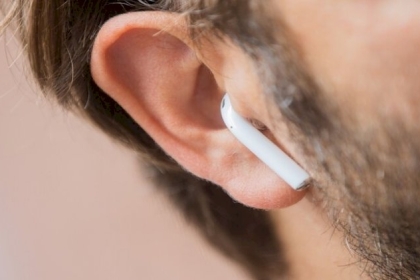 ما تأثير سماعات الأذن اللاسلكية في الدماغ؟