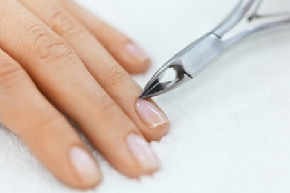 تخلصي من الجلد الجاف حول الأظافر