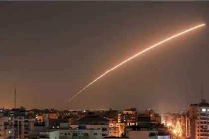 الإعلام العبري يُعلق على إطلاق صفارات الإنذار في غلاف غزة