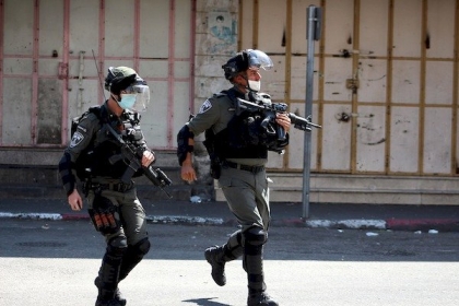 الاحتلال يطلق الرصاص الحي على الفلسطينيين في نابلس