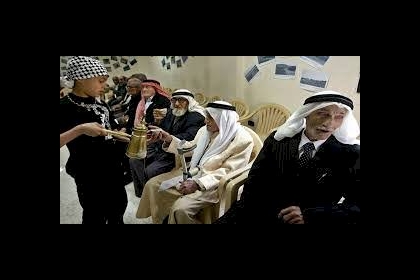 العادات والتقاليد إلزام وإلتزام