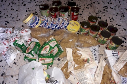 مجلس المرأة في حركة فتح بمحافظة غزة يقدم المساعدات العينية لبعض العائلات تخفيفاً للمعاناة بعد انتشار فايروس كورونا