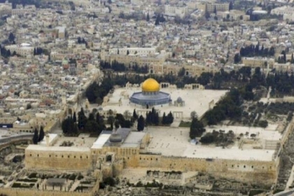 الاحتلال يبعد حارسا عن الأقصى 6 أشهر