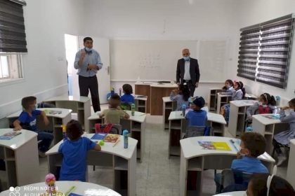 شاهد: إحدى المدارس الأساسية في سلفيت تطبق نظام التباعد بين الطلاب  للحد من إنتشار الكورونا