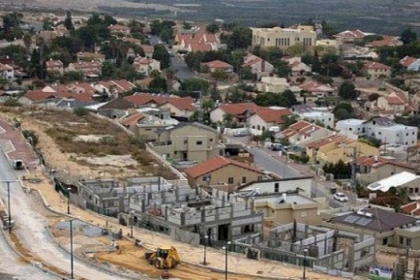 غانتس يروج لبناء 5000 وحدة استيطانية جديدة بالضفة