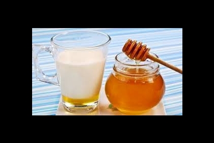 7 فوائد مذهلة لشرب الحليب بالعسل صباحا