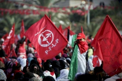 الشعبية تنظم وقفة احتجاجية ضد سياسة أونروا شمال القطاع