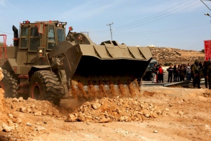 الخليل: الاحتلال يواصل تجريف أراضٍ في خربة زنوتا