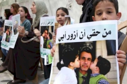 طولكرم: أهالي الأسرى يناشدون المؤسسات الحقوقية والإنسانية لإنقاذ حياة أبنائهم