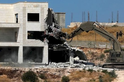 القدس: الاحتلال يخطر بهدم عمارة سكنية مكونة من 4 طوابق في شعفاط