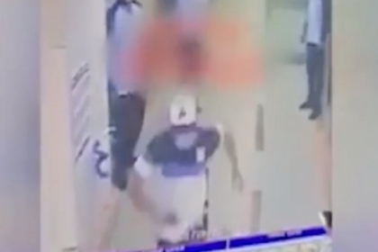 الكويت.. لحظة هروب قاتل شقيقته من المستشفى - فيديو