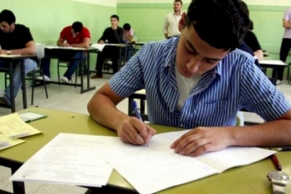 طلبة الثانوية العامة الفرع الادبي ينهون امتحاناتهم اليوم والعلمي بعد يومين