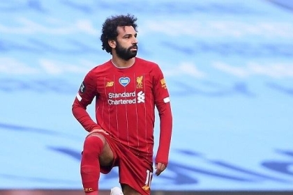 جماهير ليفربول تهدي أغنية جديدة لمحمد صلاح تطالب فيها ببقائه