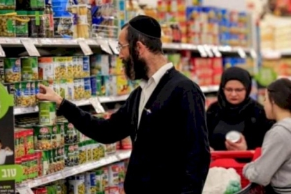 إغلاق محل تجاري شرق سلفيت بعد استقباله مستوطنين