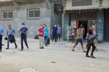 كوادر فتح بخانيونس ينفذون حملة مخيمنا جميل