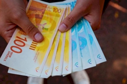 بعد الافراج عن أموال المقاصة: هل تنجح الوساطة الدولية في صرف راتب كامل لموظفي السلطة الفلسطينية؟!