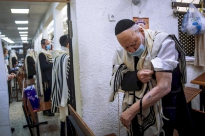 نتنياهو يطالب بإغلاق شامل واسع يشمل فروعا اقتصادية عديدة