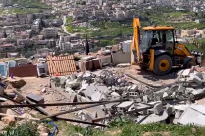 الاحتلال يهدم خيم سكنية و بركسات لتربية الماشية شرق بيت لحم