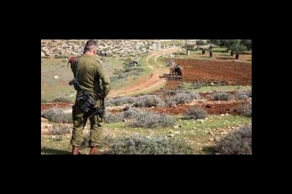 الاحتلال يداهم قرية كردلة في الأغوار الشمالية ويحتجز معدات لتأهيل طرق