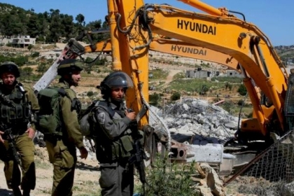 الاحتلال يخطر بوقف العمل بأرضٍ للاستثمار جنوب الخليل