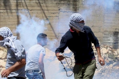 إصابات بالاختناق خلال مواجهات مع الاحتلال وسط الخليل