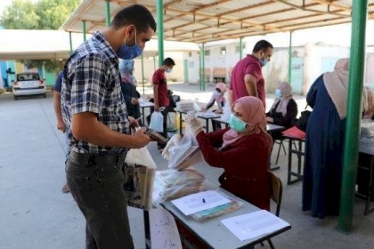 غزة: التعليم تشرع بتوزيع الكتب المدرسية على أولياء أمور طلبة المرحلة الأساسية