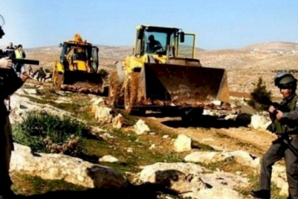 نابلس: الاحتلال يغلق الطريق بين قصرة وجالود بالسواتر الترابية
