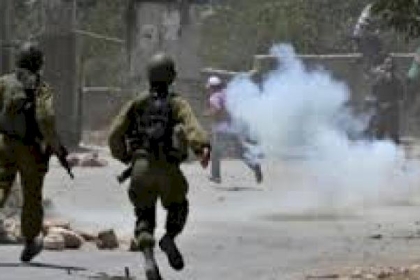 إصابة شاب بقنبلة أطلقها الاحتلال في جنين