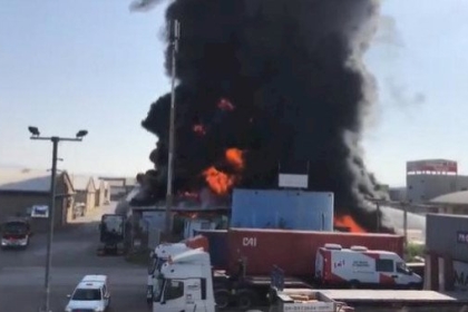 شاهد بالفيديو: حريق كبير في المنطقة الصناعية جنوب عكا