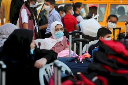 بالصور.. مغادرة حافلات المسافرين عبر معبر رفح البري في اليوم الثاني من فتحه استثنائياً في الاتجاهين.