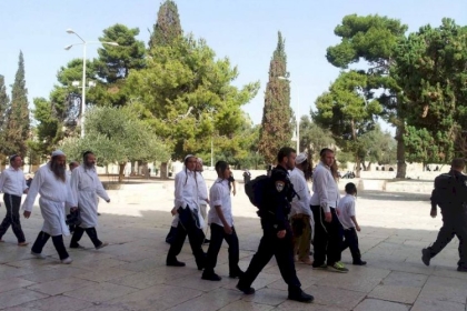 نابلس: مستوطنون يهاجمون منازل المواطنين في بورين