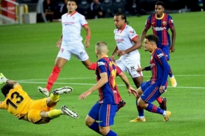 أزمة في برشلونة.. خطاب مفاجئ من اللاعبين للإدارة و"3 منشقين"