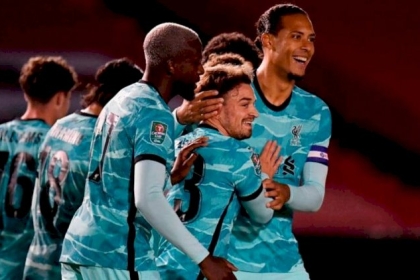 ليفربول في مأزق كورونا.. لاعب ثالث يصاب بالفيروس