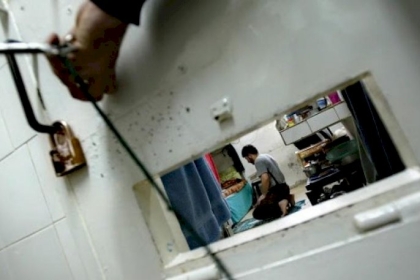 قوات القمع تقتحم قسم (4) بسجن "جلبوع"