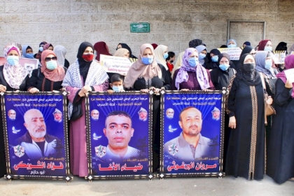 بالصور: وقفة نسوية في غزة تضامناً مع الأسير ماهر الأخرس