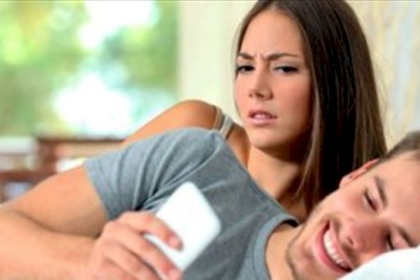 دراسة تحدد أصوات الرجال الخائنين !