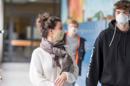 متى ستعود الحياة إلى طبيعتها؟ خبراء يرجحون التاريخ والشروط