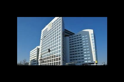 محامي بالجنائية الدولية يهاجم سياسة الرئيس عباس