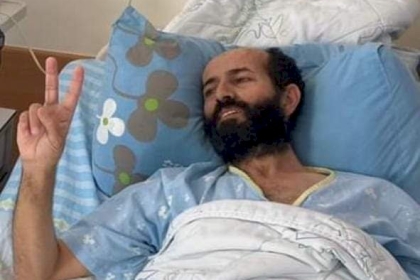 شاهد: الأسير ماهر الاخرس مستمر بالاضراب عن الطعام