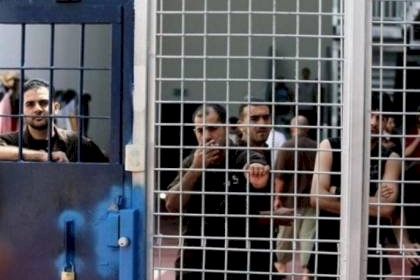 أسرانا الأبطال يقررون حرق غرف في أقسام السجون