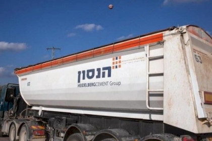 نقابة عمال النقل تطالب بمنع دخول الشاحنات الإسرائيلية للمناطق الفلسطينية