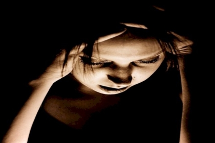 طبيب أعصاب يكشف مخاطر نوبات الصداع النصفي