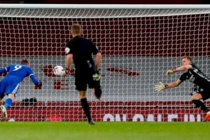 فاردي يمنح ليستر أول فوز في ملعب أرسنال منذ 47 عاما