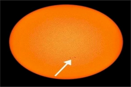 رصد بقعة كبيرة في النصف الجنوبي من قرص الشمس