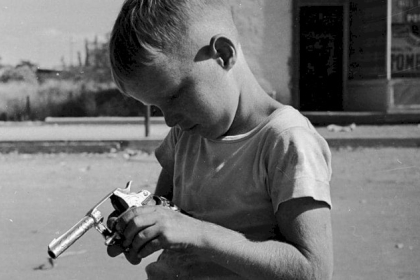 طفل عمره 3 سنوات "ينتحر" بالخطأ بحفل عيد ميلاده