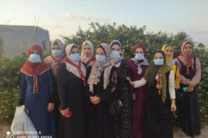 بالصور - منجدات مستقبل وطن الكشفية يساعدن المزارعين في زراعة أشتال الخيار بمحافظة رفح