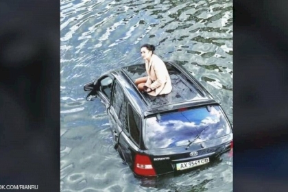 "تيتانيك أوكرانيا".. فتاة محاصرة في النهر والسبب قطة